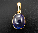 Золотой кулон с насыщенным фиолетово-синим сапфиром крафтовой формы 12,33 карата