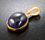 Золотой кулон с насыщенным фиолетово-синим сапфиром крафтовой формы 12,33 карата