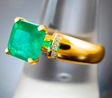 Золотое кольцо с крупным уральским изумрудом классической огранки 2,95 карата и бриллиантами