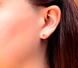 Золотые пусеты с крупными розовато-пурпурными шпинелями 3,42 карата