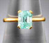 Золотое кольцо с "неоновым" мятно-зеленым уральским изумрудом 1,45 карата