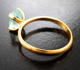 Золотое кольцо с "неоновым" мятно-зеленым уральским изумрудом 1,45 карата