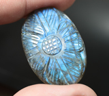 Крупный резной лабрадорит 64,61 карата