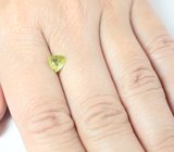 Желтовато-зеленый cфен 0,71 карата 