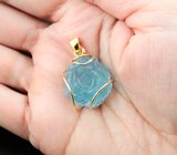 Золотой кулон с крупным ярким резным аквамарином 30,97 карата