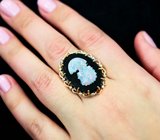 Кольцо с камеей из оникса с резным опалом 12,2 карата и бриллиантами