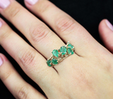 Золотое кольцо с россыпью ярких насыщенных уральских изумрудов 2,3 карата