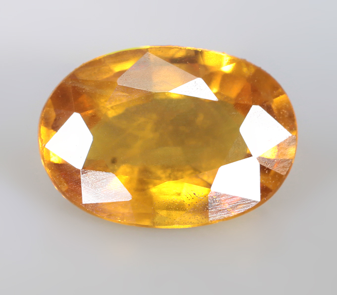 Желтый сапфир 0,76 карата