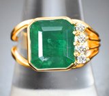 Золотое кольцо с крупным насыщенным уральским изумрудом 5,55 карата и сверкающими бриллиантами