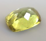 Зеленовато-желтый сфен 2,25 карата 