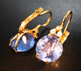 Золотые серьги с флюоритами со сменой цвета 12,08 карата и лейкосапфирами