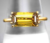 Золотое кольцо c золотистым сфеном редкой огранки 3,06 карата