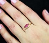 Золотое кольцо с насыщенным неоново-розовым турмалином 0,63 карата