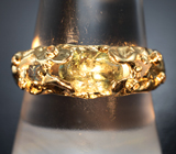 Текстурированное золотое кольцо с уральскими александритами высокой чистоты 1,32 карата и бриллиантами