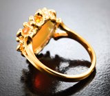 Золотое кольцо с роскошным опалом 3,46 карата и бесцветными цирконами