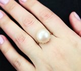 Золотое кольцо с крупной перламутрово-кремовой морской жемчужиной 15,69 карата