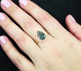 Золотое кольцо с редким зелено-синим турмалином 2,67 карата и бесцветными цирконами