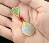 Крупный золотой кулон с роскошными опалами 18,75 карата, красной шпинелью и бесцветными цирконами