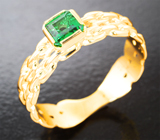 Золотое кольцо с ярким цаворитом редкой огранки 0,5 карата