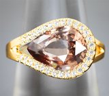 Массивное золотое кольцо с крупным цирконом падпараджа 4,97 карата и бесцветными цирконами