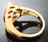 Массивное золотое кольцо с крупным цирконом падпараджа 4,97 карата и бесцветными цирконами