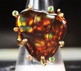 Массивное золотое кольцо с роскошным мексиканским агатом 20,11 карата, оранжевым сапфиром и цаворитами