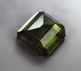 Крупный травянисто-зеленый турмалин 5,45 карата 