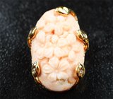 Золотой кулон с крупным резным solid кораллом 10,74 карата и бриллиантами