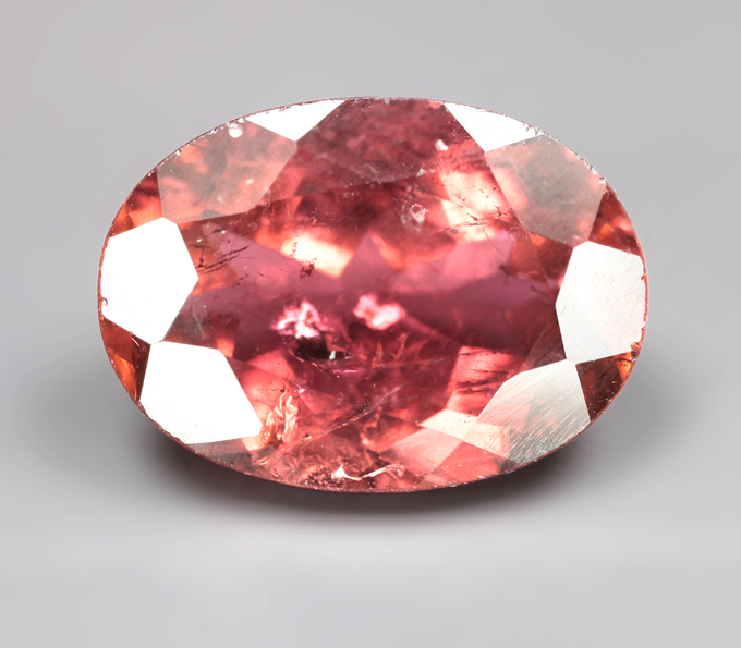 Красно-оранжевый турмалин 4,13 карата