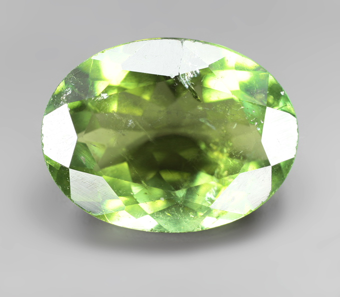 Яркий желтовато-зеленый турмалин 3,78 карата