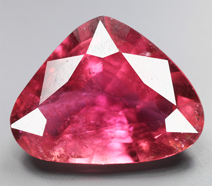 Крупный рубеллит 6,96 карата