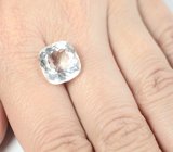 Чистейший крупный гошенит 8,84 карата 