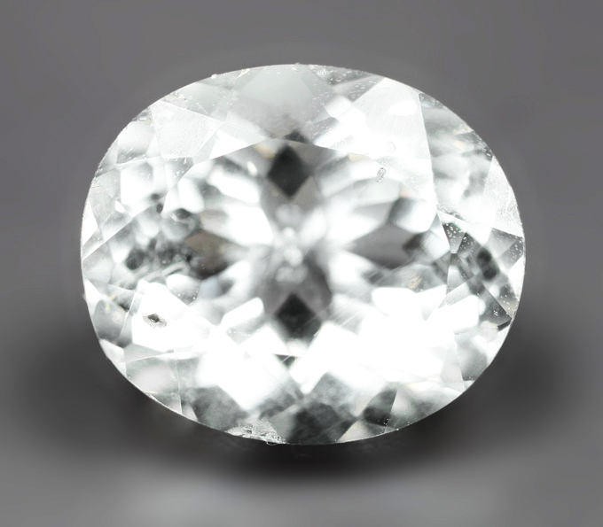 Редкий поллуцит 3,22 карата