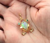 Золотой кулон "Лягушонок" с кристаллическим опалом 3,15 карата и "неоновыми" уральскими изумрудами