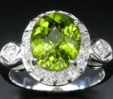 Кольцо с ярким зеленым перидотом и цирконами Серебро 925