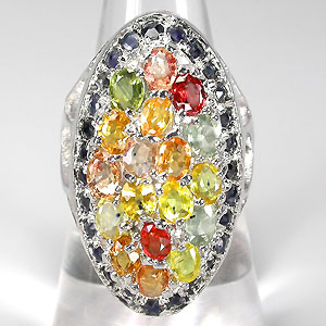 Эффектное кольцо с цветными сапфирами