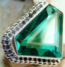 Кольцо с ярко-зеленым кварцем Серебро 925