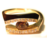 Изящное кольцо с александритом и бриллиантами Золото