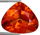 Ярко-оранжевый клиногумит 4,12 карат 