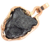 Кулон с осколком Сихотэ-Алинского метеорита Золото