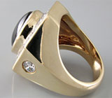 Перстень со звездчатым сапфиром и бриллиантами Золото